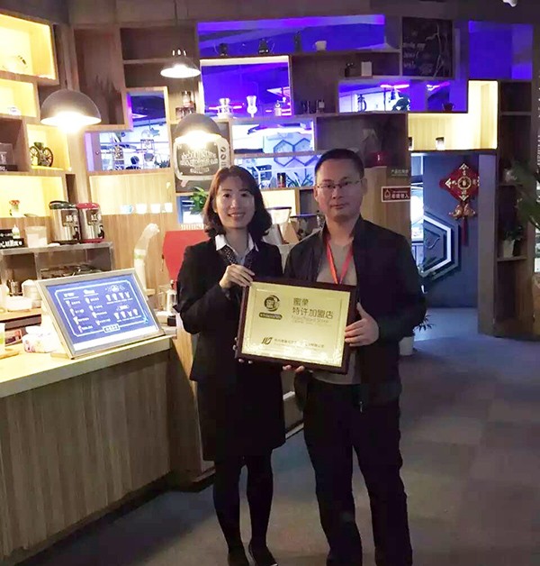 恭喜田先生签约内蒙古乌兰察布地区蜜菓总代理！[表情][表情][表情]从了解到考察到签约只用了5天的时间，可见对该项目的认可，对公司的认可！区域有限，签一个少一个，你还在观望吗？[表情][表情][表情].jpg