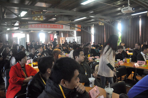 奶茶加盟峰会现场火爆