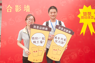 大学生考察多个品牌，较终选择蜜菓奶茶