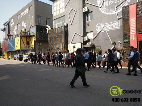 蜜菓第63届奶茶加盟峰会如火如荼的举行