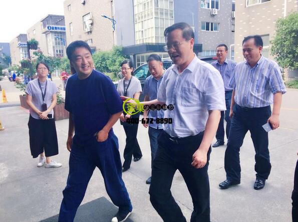 蜜菓奶茶加盟欢迎杭州市委常委区委书记莅临我司