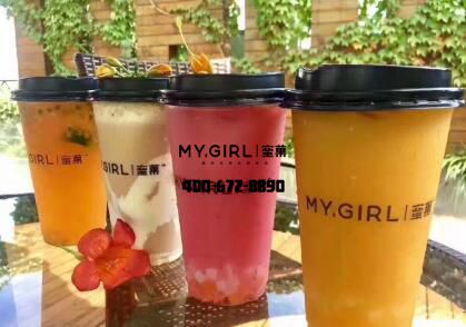 美女护士辞职创业开蜜菓奶茶加盟店