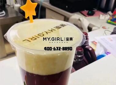 天津90后大学毕业生创业开蜜菓奶茶加盟店
