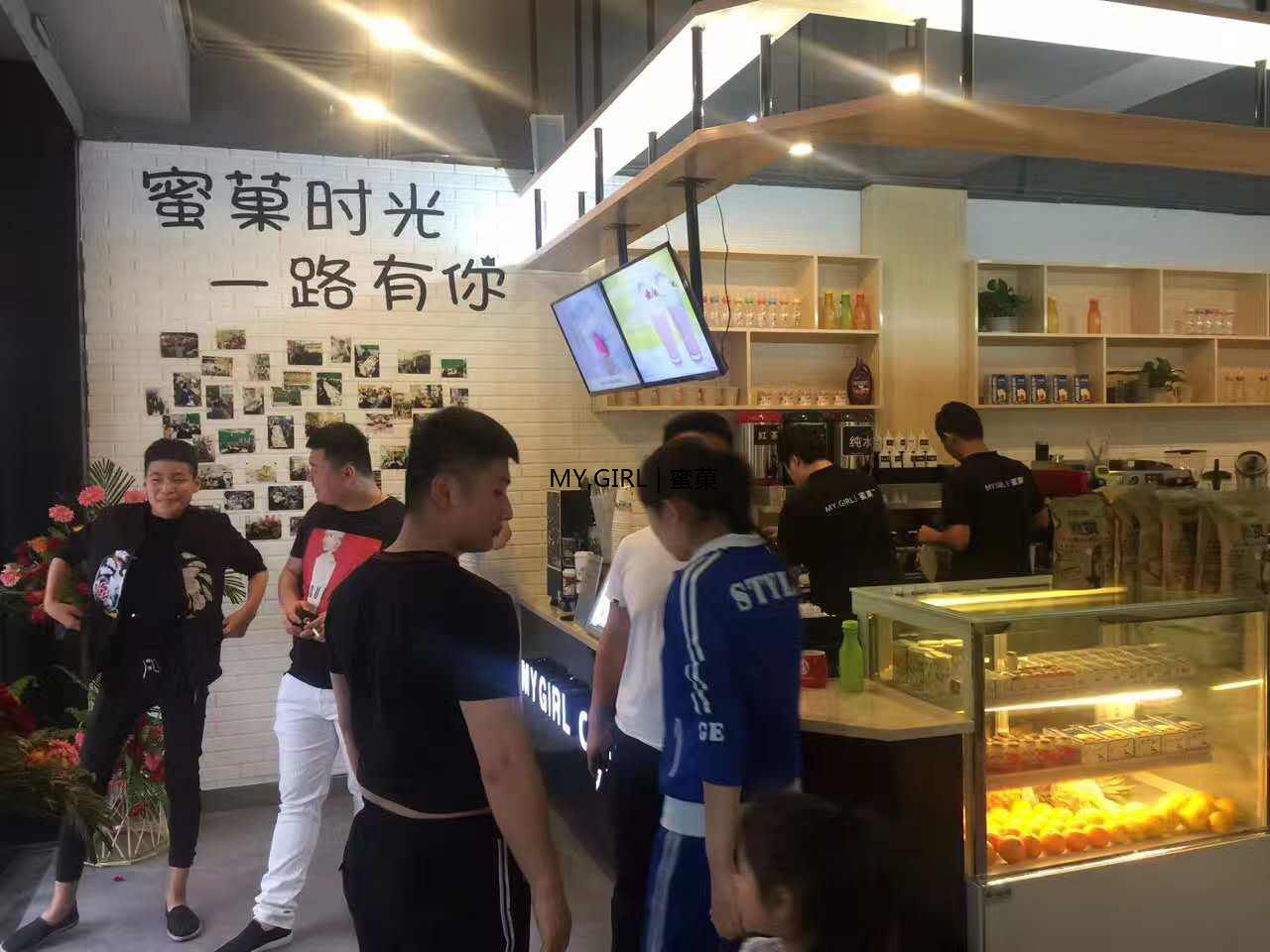 开奶茶店赚钱吗？蜜菓奶茶教你如何经营