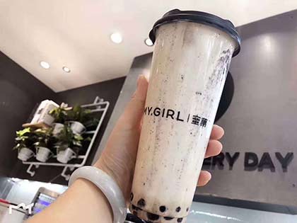 成年人的世界,往往需要奶茶的甜