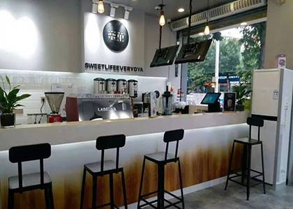 现在经营奶茶店的店面多大合适呢