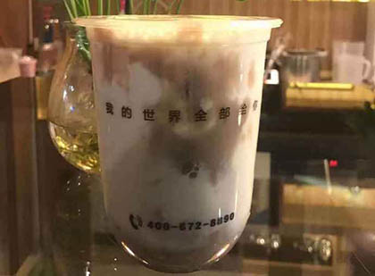 捧一杯芋泥鲜奶,尝一口温暖甜蜜